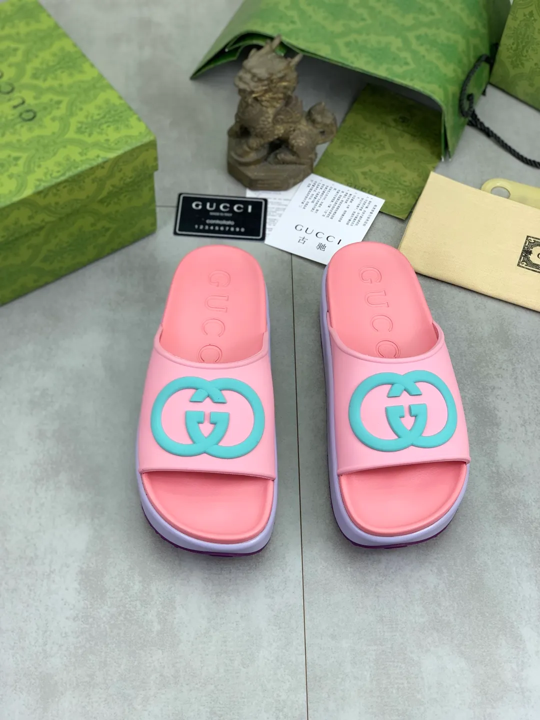 Men's Men's Shoes 💰P300💰[New Style] High Version 🎁🎁🎁 GUCCI New Year of the Snake casual slippers, original official website, perfect workmanship, transmitting a kind of noble luxury, sublimating its definition of luxury in Gucci's high-end extraordinary craftsmanship. Original Gucci double G combination outsole, code number: 35-46, complete package